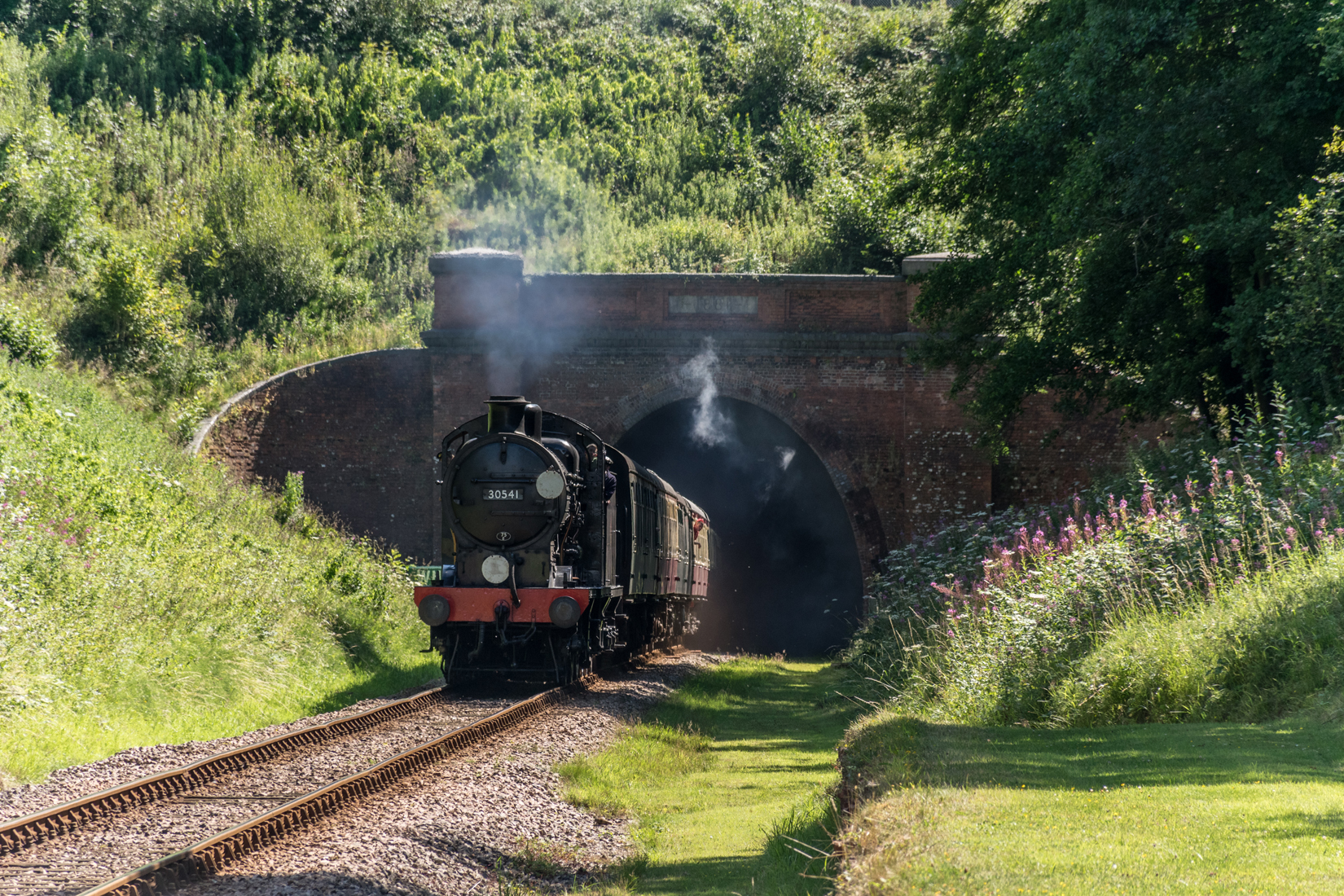 30541 eases off as it emerges from the steep climb through West Hoathly tunnel